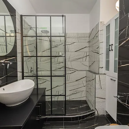 Di Sergio Apartmán *